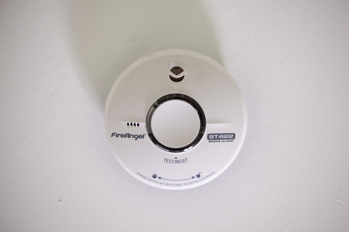 LondonFire's tweet image. Smoke alarm saves man from injury at #Lambeth flat fire. Do a safety check now &amp;amp; test yours bit.ly/1S75lRk