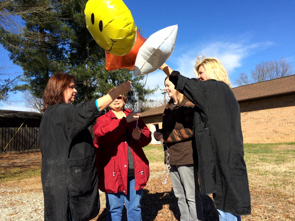 HPEblue's tweet photo. A group led by Pat Scoggins release balloons in memory of Vann Yates who was murdered at his home one year ago today https://t.co/3RB6C7ydMI