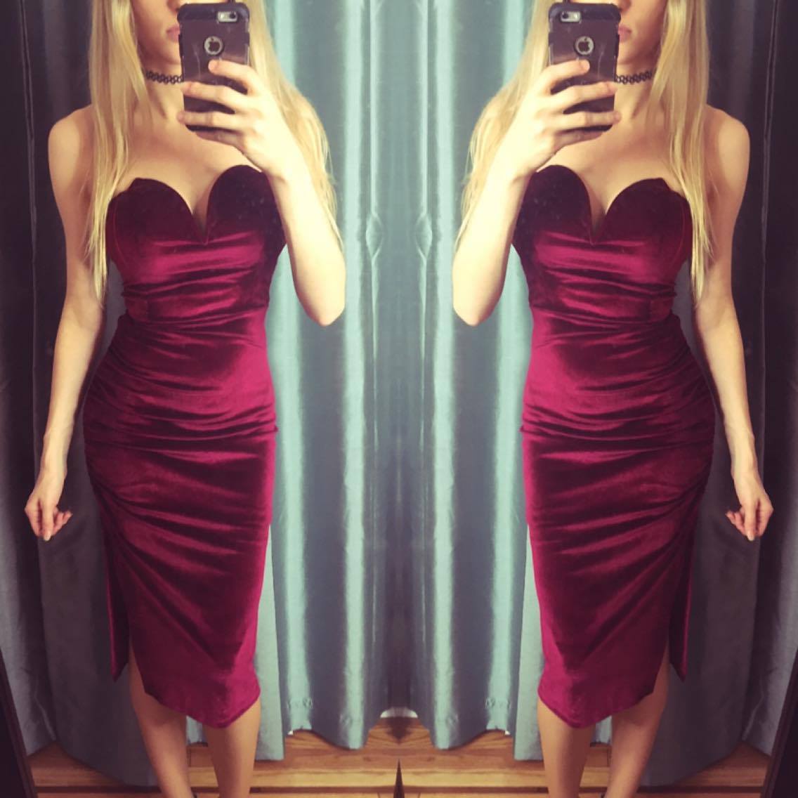 The #velvet caviar dress is fit for a #queen.
Walk into the ball like you own the place. <3
topfoxx.com/collections/dr…