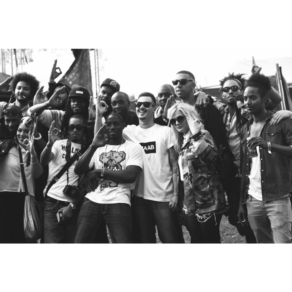 CapCapital68's tweet photo. Family portrait 👌🏼❤️ #HAAB #GANG https://t.co/6yUEwZ4q2v