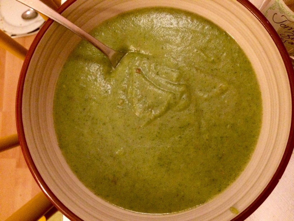 miekimiek's tweet photo. Die Suppe haut mich weg! 
Rezept auf https://t.co/GkOSvkQIuj 🍵 https://t.co/DXBiPqJ6zK