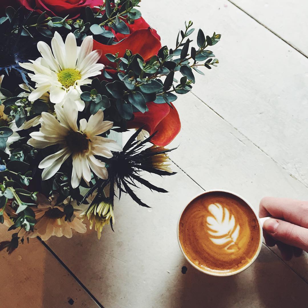 Sometimes a cup of coffee with a friend or loved one is exactly what the day needs. 💐