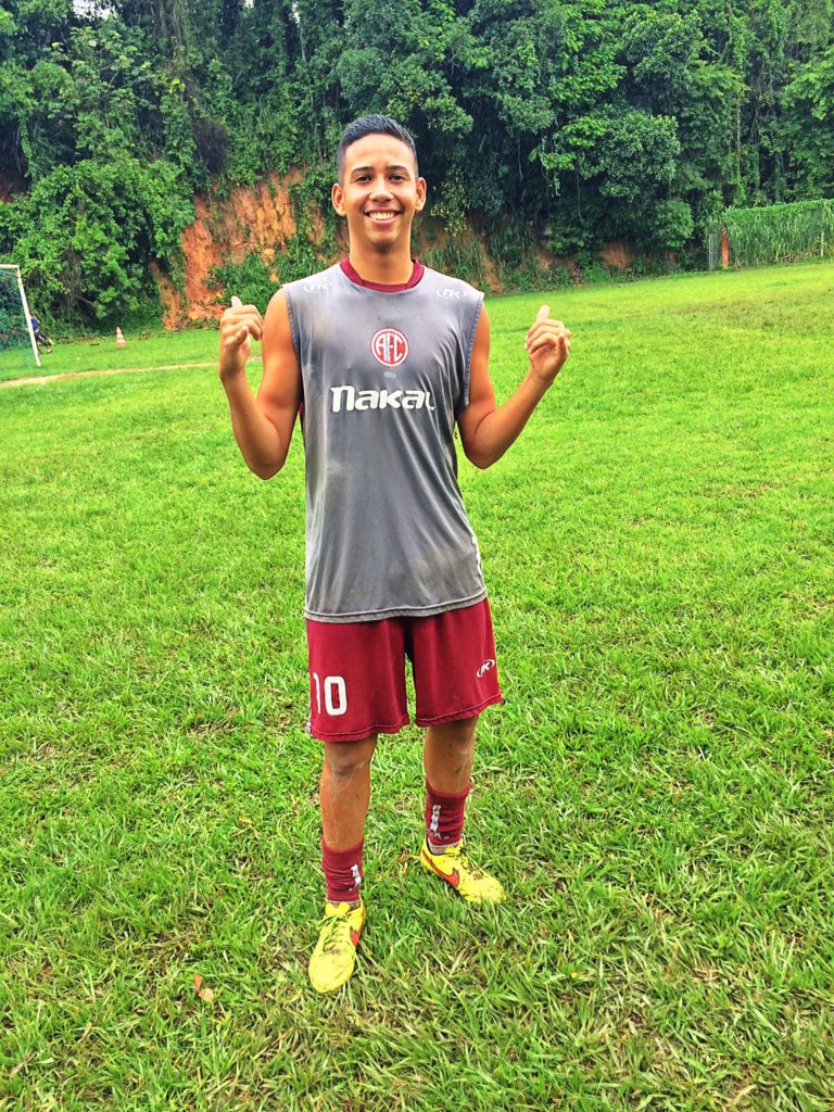 Leeandro_99's tweet photo. Volta aos treinos, agradecendo a Deus todos os dias!! 🙏🏿⚽️🔟 https://t.co/6xB785Hw9Y
