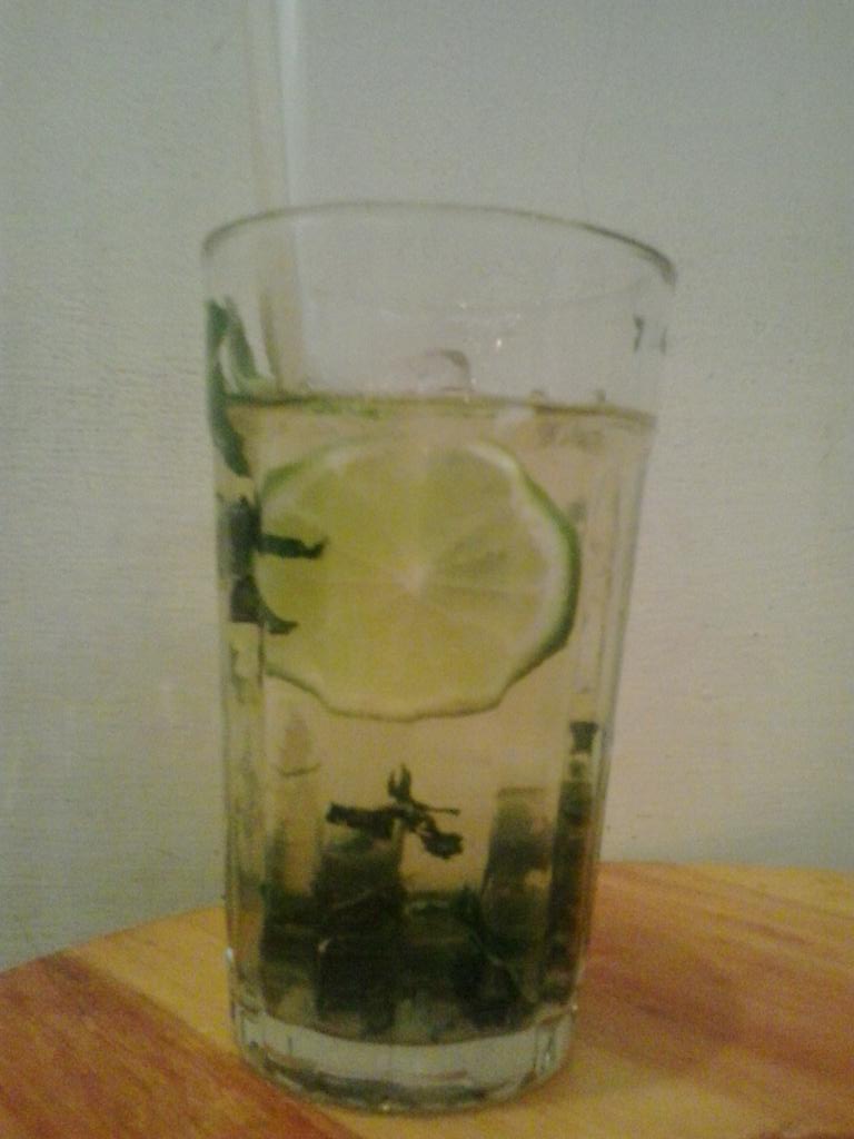 Un Mojito para entrarle con ganas a una <a href="/lasuzetteburger/">LaSuzetteBurger</a> #a490