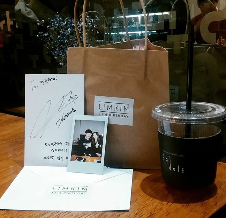limkimpics's tweet photo. 160120 Lim Kim birthday event goodies [cr. https://t.co/gq1YkUp7B0 and francisjy_ ] https://t.co/OTgdXtaNlH