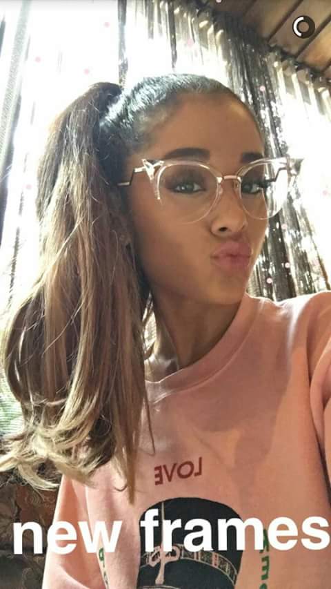 emmanue52684635's tweet photo. So cute 😍❤💘❤💘❤💘@ArianaGrande https://t.co/mRWrKzdBFj