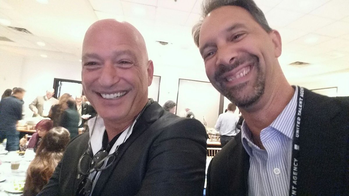 CarolcoPictures's tweet photo. Me and Howie Mandel https://t.co/xHQspIzLIO https://t.co/p2CjrTRXNz