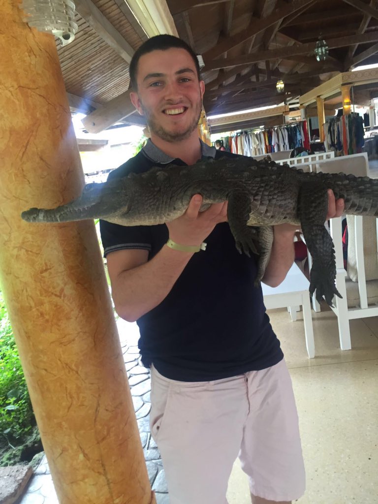 JackfullickJack's tweet photo. Me with the local wildlife in Cuba https://t.co/MssgPMjLiH