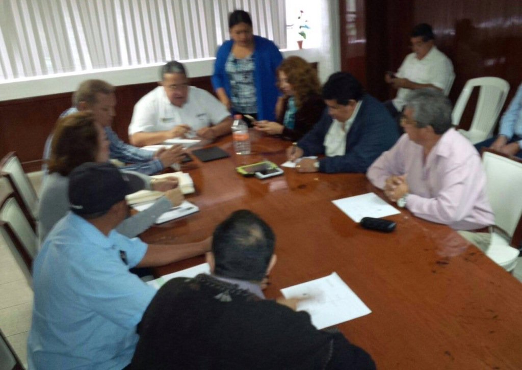 GMendicutiMX's tweet photo. Productiva reunión con ejidatarios de El Cedral. Ha prevalecido el diálogo; están cercanos los acuerdos https://t.co/eWTG958Jpj