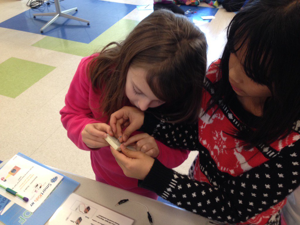 cyager5's tweet image. SmartKidsNY bringing technology and innovation to 3rd graders @SchodackCSD @CastletonES #techandlearning