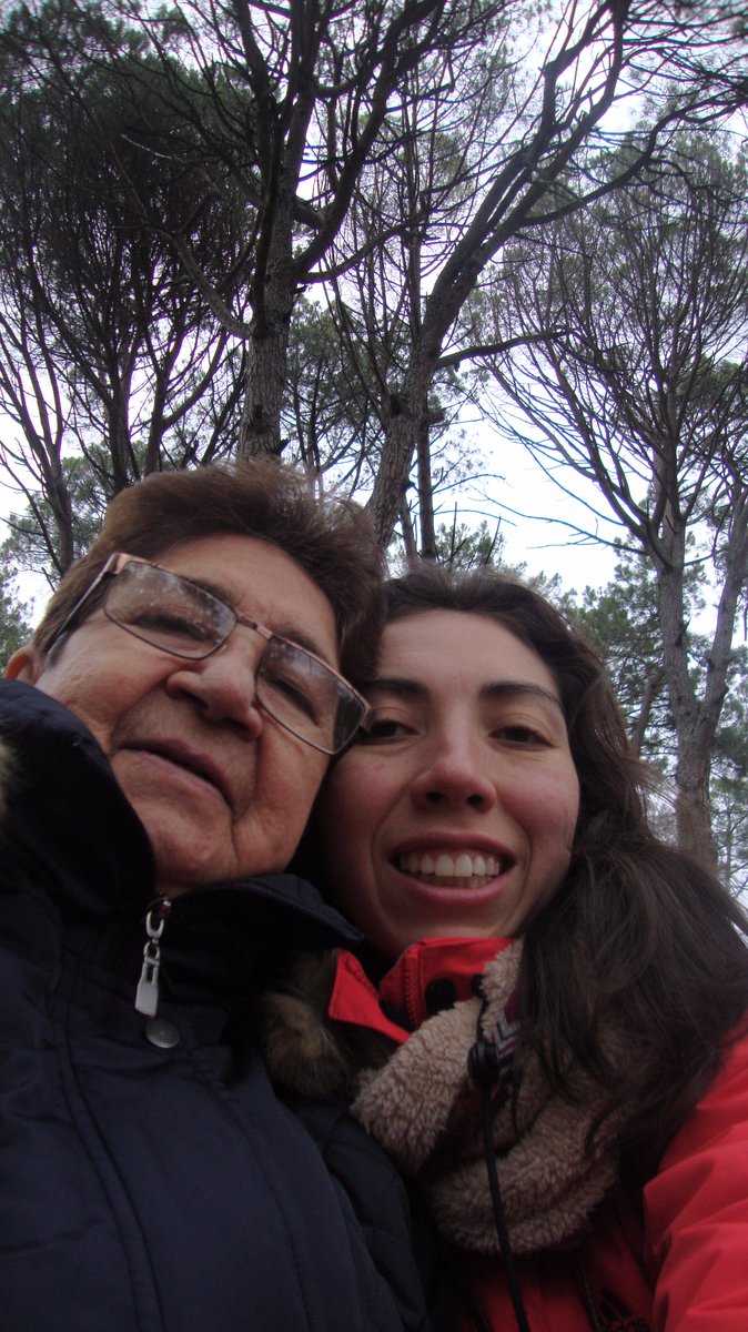 bacalaobarcelo's tweet photo. @SelfieConAbuela https://t.co/h5AhQzgFqx
