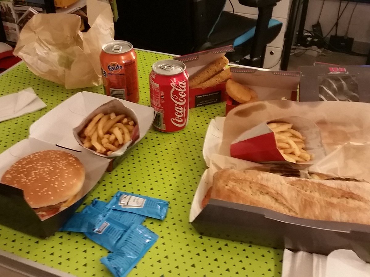 Newtiteuf's tweet photo. On se met bien avec mon cousin ! Il vous remercie pour vos tips ! #LDmoney #YTmoney https://t.co/IgmUlDiYIR