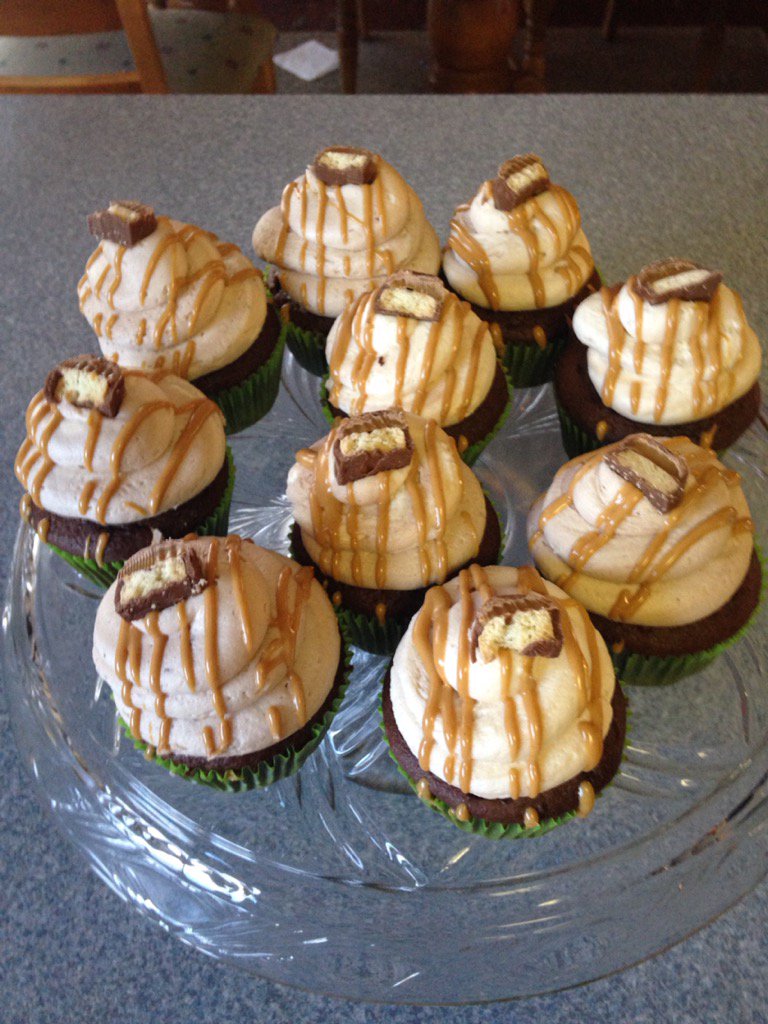 VenBrooks's tweet photo. Chocolate cupcakes with chocolate caramel buttercream #cupcakes #sweets #chocolate https://t.co/Tt3tMVQaiC