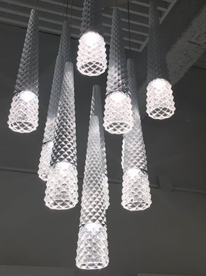 LBLLighting's tweet photo. Our new Facette pendant has hundreds of triangular facets. See it in person at #LIGHTOVATION @DallasMarket TM-3925 https://t.co/yTeB82Img5