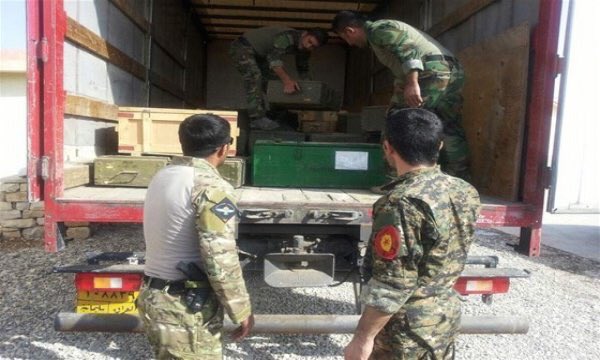 ataeri026's tweet photo. @izmhsn35 @flzdnzdrn 
Amerikan Askerleri PKK lılara cephane verirken https://t.co/zfKv8NME8z