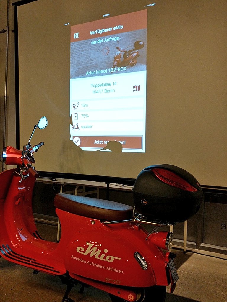 gmatuschka's tweet photo. @eMio_sharing demo #btm25 - the lone scooter on the streets of Berlin tight now https://t.co/jVyv34eKIK