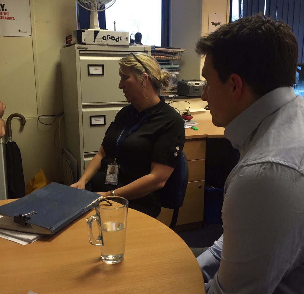 JohnnyMercerUK's tweet image. A brilliant if harrowing day today; here w/ @DC_Police watching a video of legal high user begging police for help..