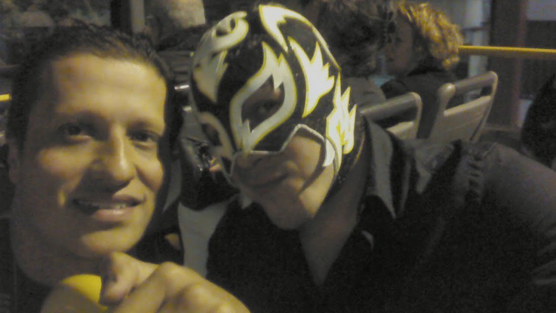 RT @FanLucha: #QuieroLaMáscara su belleza reside en ser la única, asimétrica en toda la Lucha Libre