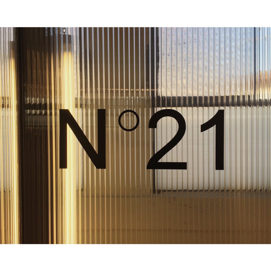 leformstore's tweet image. Продолжаем работать над следующим сезоном #LEFORMatwork #no21 #milan