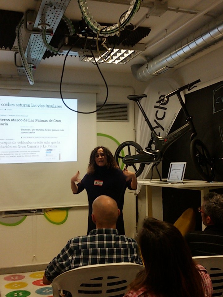 CarlosJimeneC's tweet photo. Hoy asisto a mi primer Green Drinks. Hoy hablamos de movilidad sostenible #8GDGC https://t.co/V8yEGpwIwb