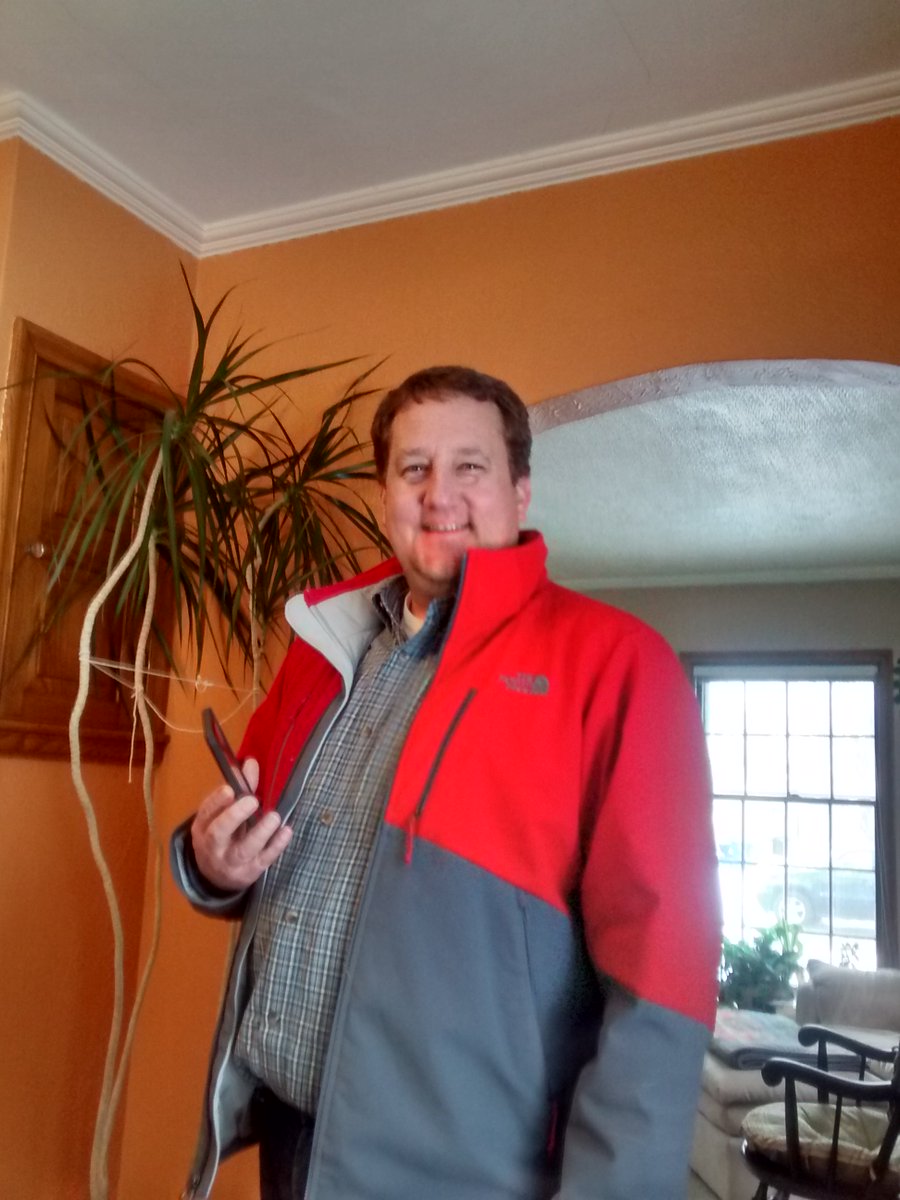 bejubi's tweet photo. #JJKDevs Thanks for the cold pizza, Jeff! https://t.co/2fwjLO94iv