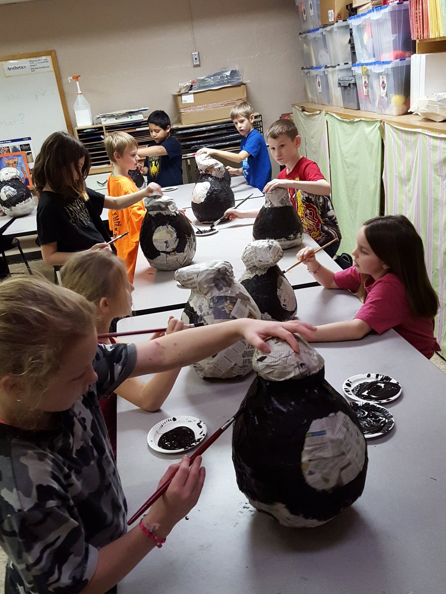 wonderfulweyers's tweet photo. Paint those penguins 3rd grade! Mteagles https://t.co/xVvvY9xLup