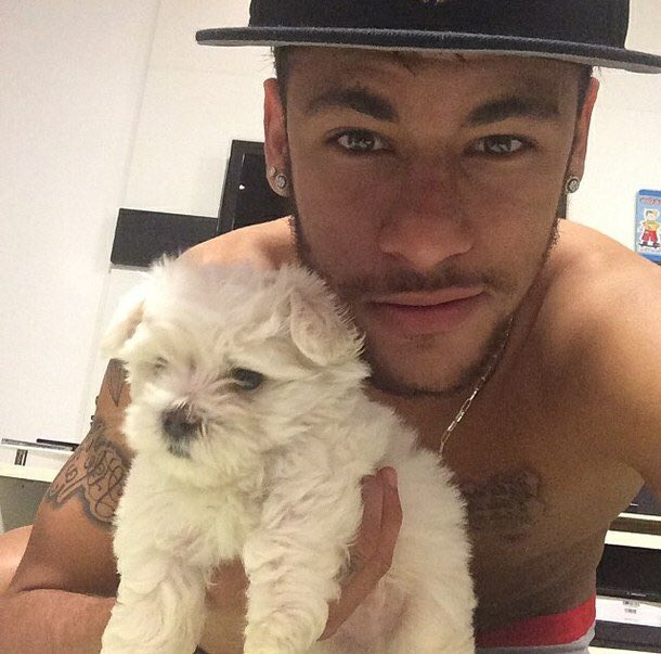 GossipRoomOff's tweet photo. Le footballeur Neymar Jr décide de se mettre à #Snapchat 👻 ➡️ "ene_jota" ! 📱🇧🇷⚽️💪🏽 https://t.co/4Wsp134gEo