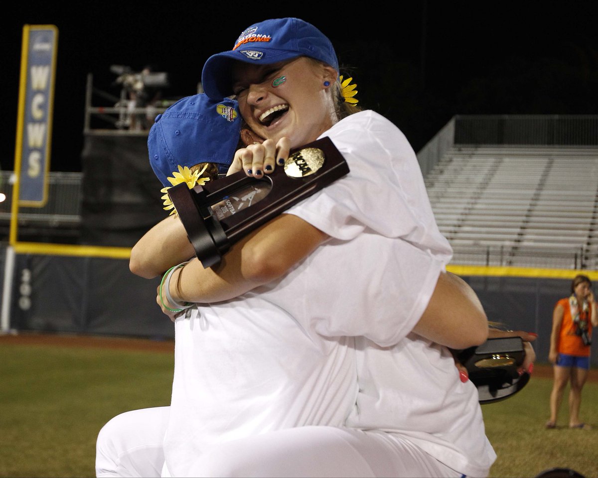 GatorsSB's tweet photo. NCAA Championship hugs are the best kind. #GoGators #GatorsRepeat #NationalHugDay https://t.co/DFbE9qJl5e