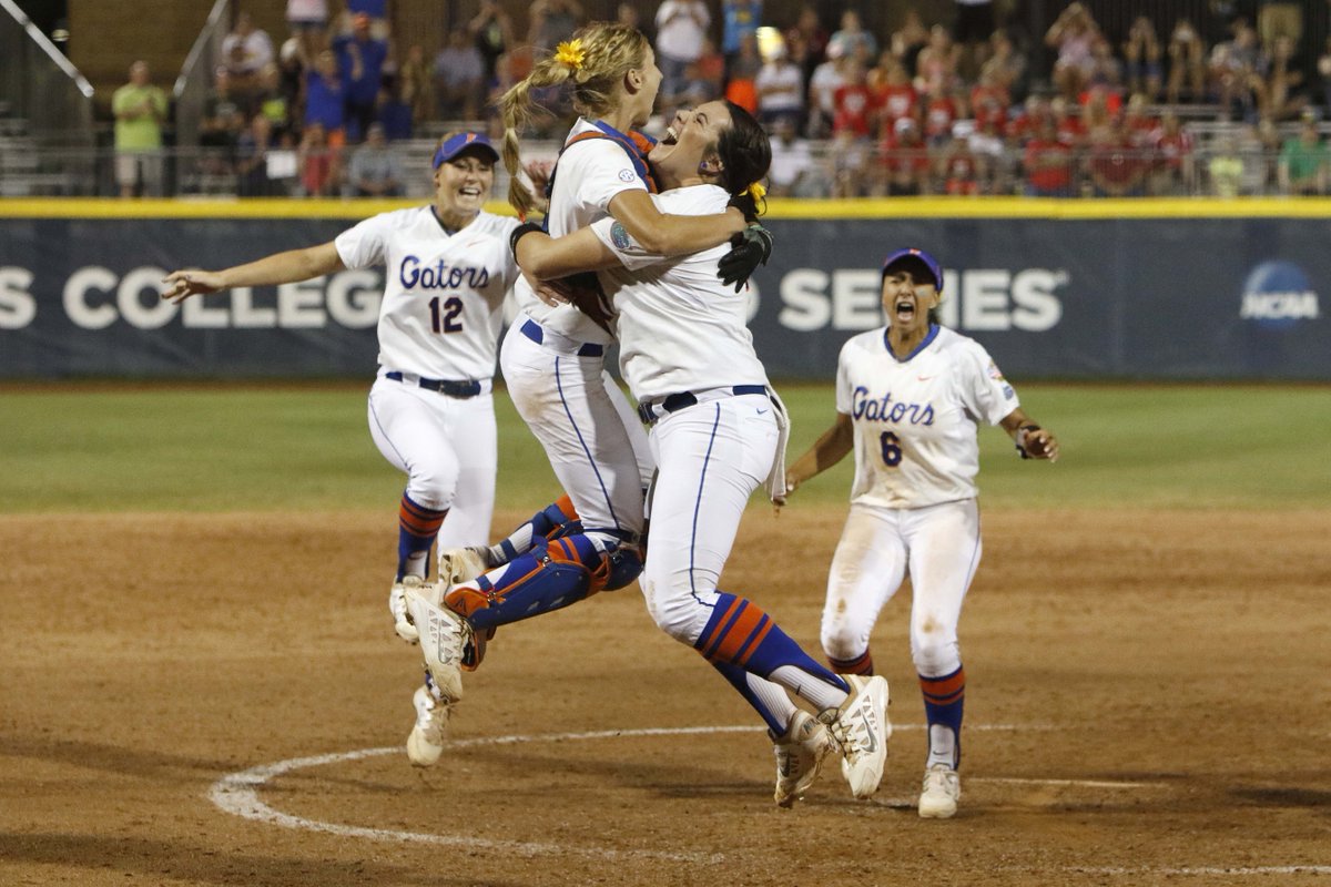 GatorsSB's tweet photo. NCAA Championship hugs are the best kind. #GoGators #GatorsRepeat #NationalHugDay https://t.co/DFbE9qJl5e