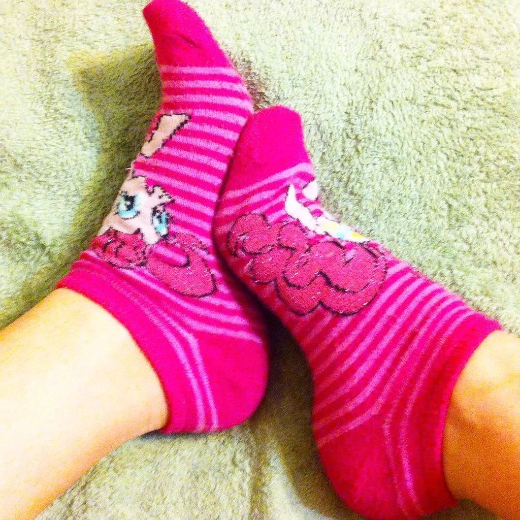 PinkieFanClub's tweet photo. #pinkiepie is life 🎉💗🎈
-
-
#mlp #ponymerch #mylittlepony #mylittleponyfriendshipismagic #socks #anklesocks #socklov… https://t.co/xzI3EQktqB