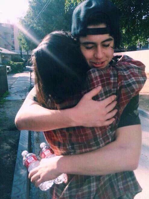 MiriamftHorane3's tweet image. Promise that someday i will meet you and you will give me a hug 😢😭 come to my country @nashgrier #NationalHugDay