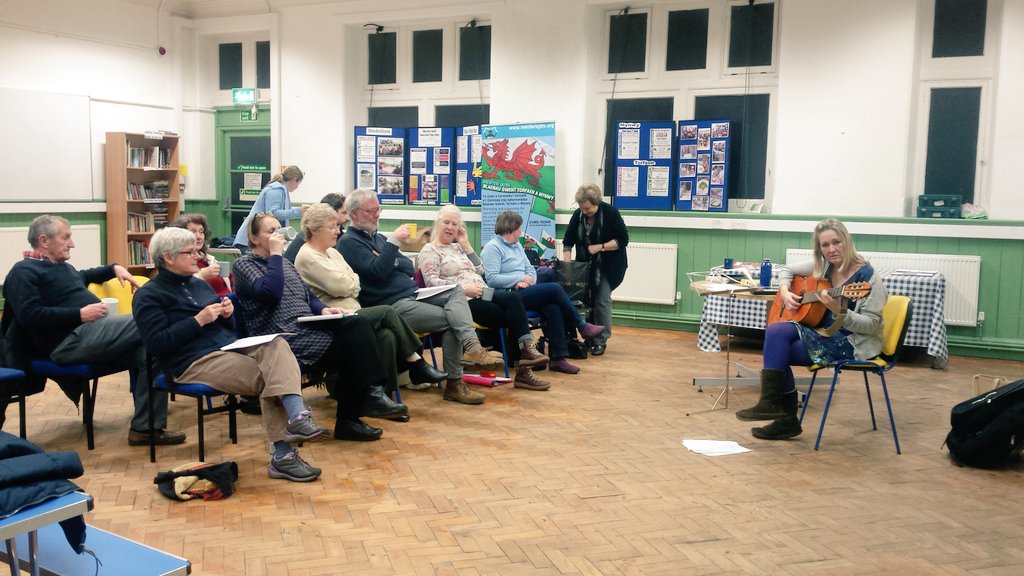 Cael sebiant bach rhwng canu / having a break between songs. #Cor #Choir