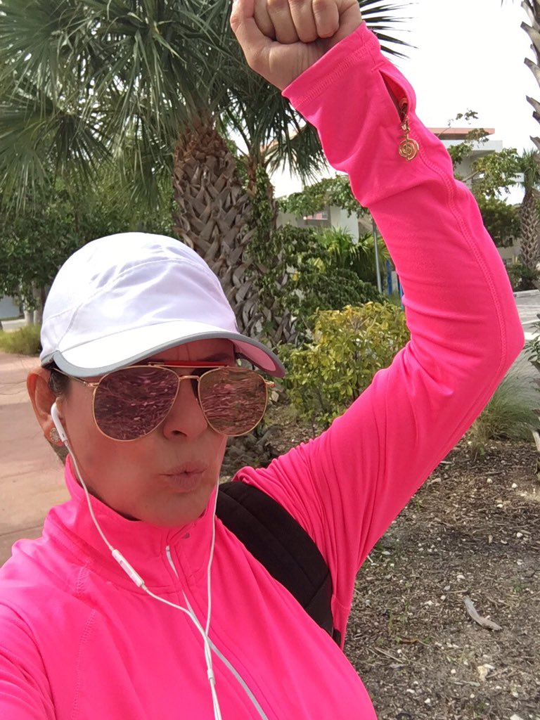 roxcastellanos's tweet photo. Cumplí una de mis metas del día ... Palomita ✅ Me encanta la bicicleta ... Me hace sentir MUUY FELIZ #libertad  🚴🚴🚴 https://t.co/IeEZsmDMBi