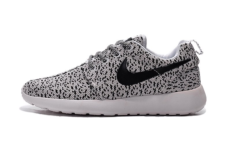 SneakerAppareI's tweet photo. NEW RELEASES 🔥👀 Check out our Roshes and Yeezys from our shop! 

Shop: https://t.co/tJP6iSw5Tm https://t.co/6O8nVWecNU