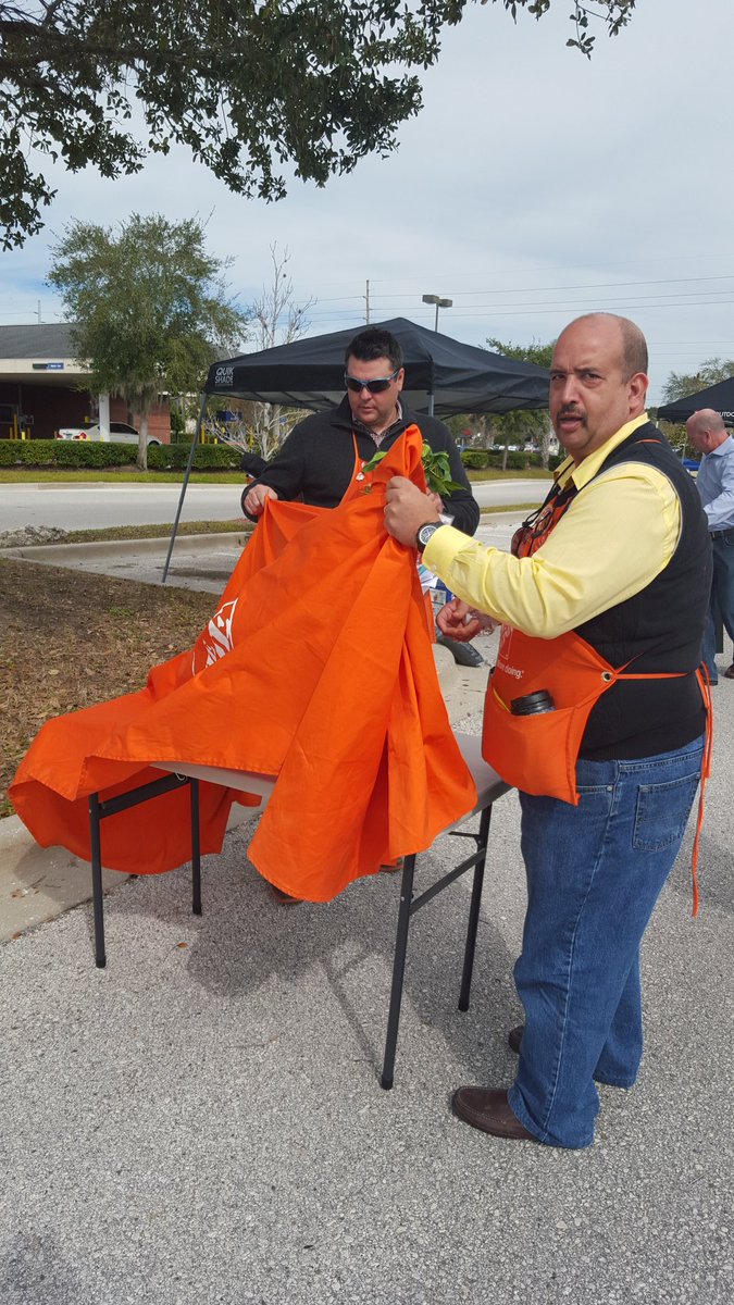 Marriott0257's tweet photo. @RamonEstevez12 helping @Brett6361 #thd6361 roadshow https://t.co/PkOOw26dgd