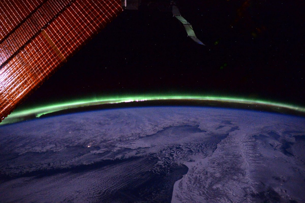 It's still there. Another #aurora shot for anyone not getting bored of them yet (new today) ;) Goodnight from space