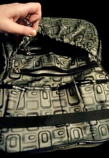 Deze #tasorganizer is een musthave. Met zoveel (rits)vakjes hou jij je tas inhoud op orde. antiro.nl/a-26181382/tas…