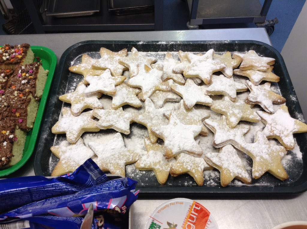 ClassSimmonds's tweet photo. We had an amazing space lunch today, thank you Hamford Kitchen team who went to so much effort @HamfordPrimary https://t.co/pxJ04PWkI3