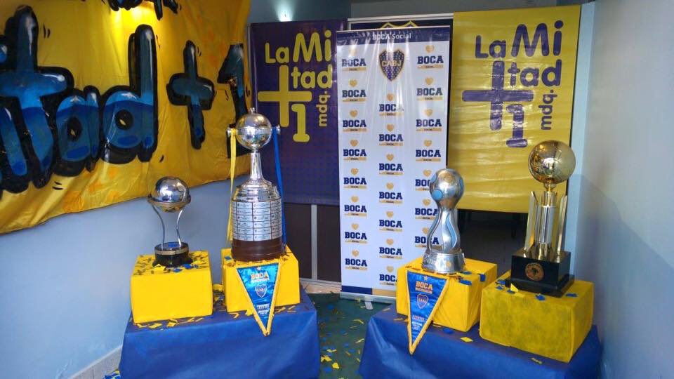 BocaFundacion's tweet photo. #BocaCopaMDQ | Hasta las 20hs estamos en Alvarado 2036. Vení a sacarte una foto con las 🏆 de Boca y sigamos ayudando https://t.co/TtlsgLfUcV