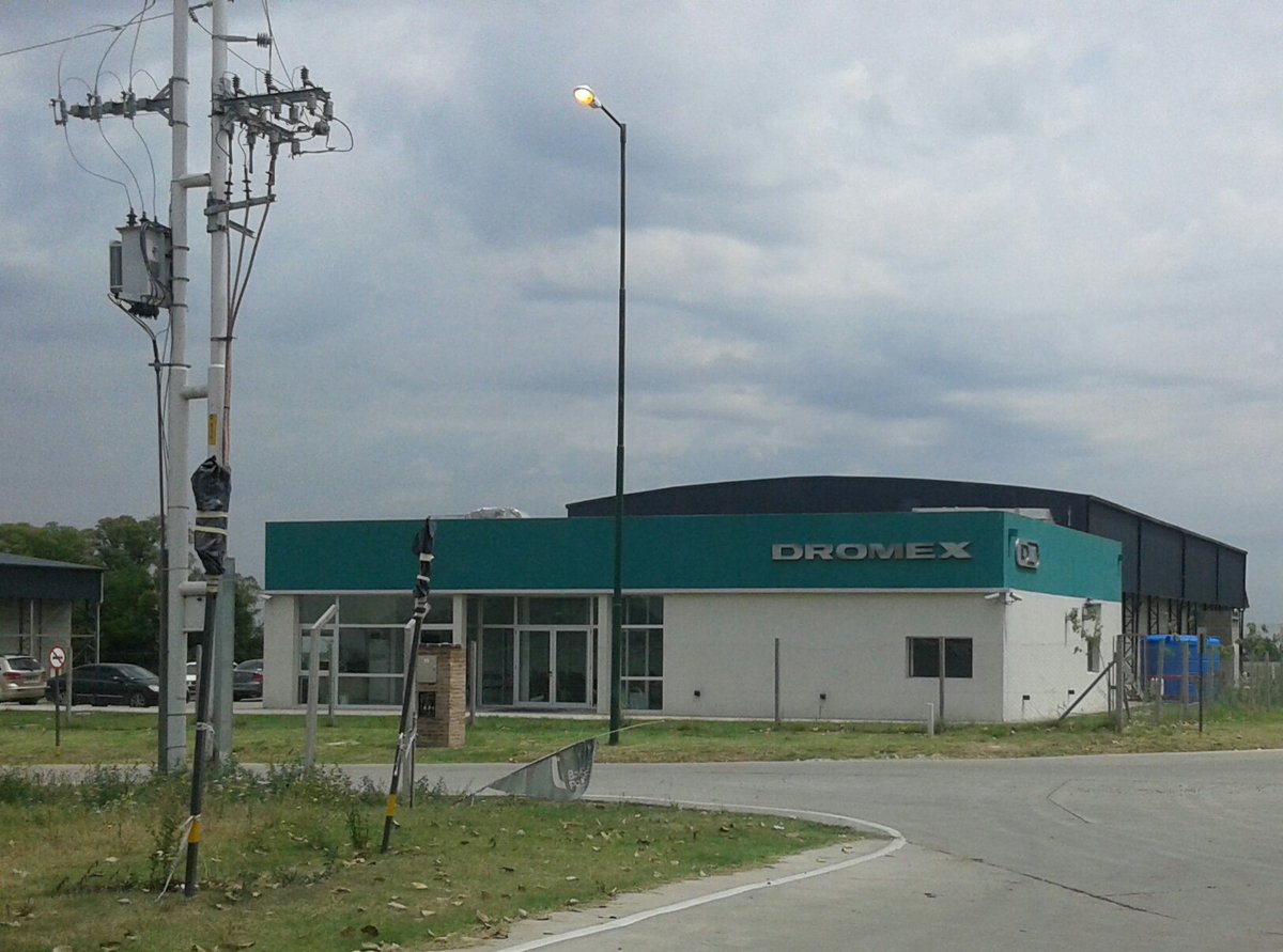 fcarballo01's tweet photo. @Garantizar en Polo Ind Ezeiza visitando DROMEX @NachoValentee https://t.co/pdnSaFAX1A