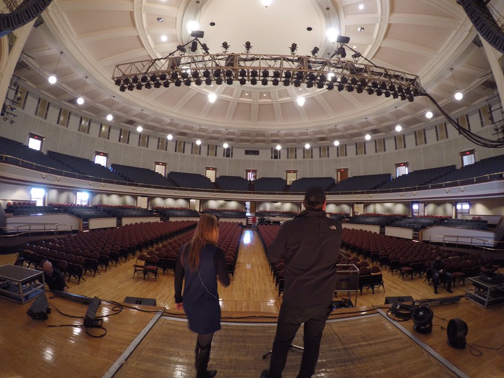 ChrisYoungMusic's tweet photo. Lowell, MA! Are you ready for the show tonight with @CassadeePope? #ImCominOver https://t.co/rJNCTm1u0G