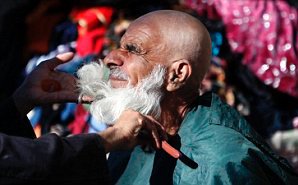 FAWAZALAJI's tweet photo. الشرطة في طاجيكستان “المسلمة” تحلق لحى13000 وتنزع حجاب1700 سيدة وتمنع بيع الحجاب واللغة العربية بحجة مكافحة التطرّف! https://t.co/1ej0AjCaCM