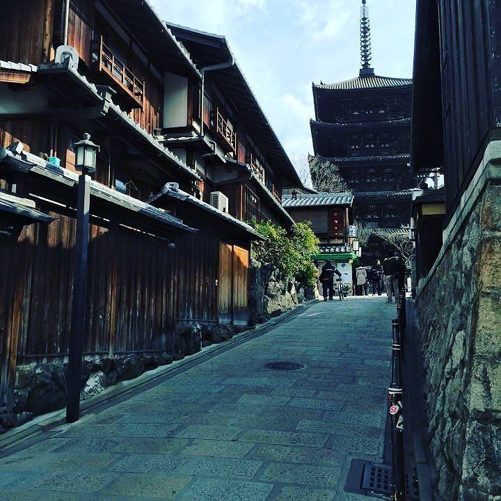 InstaKyoto's tweet photo. Walking through the streets of Kyoto, Japan #kyoto #japan #japanese #city #street #sightse… https://t.co/MKD8F0Qx4y https://t.co/c40HtFhrNy