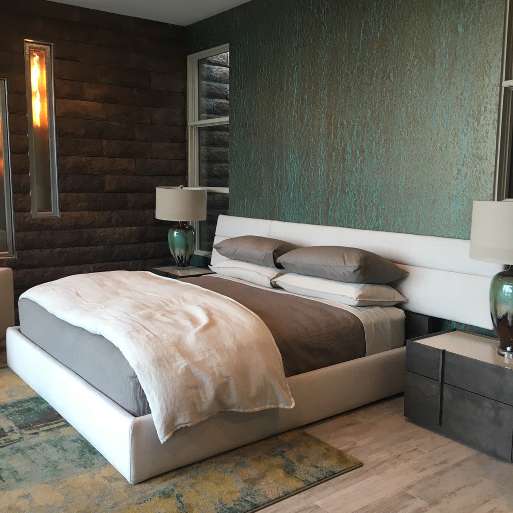 ToniSabStyle's tweet image. Checking in from Master suite with fire feature! #TNAH2016 its pretty LUX! #DesignLUX