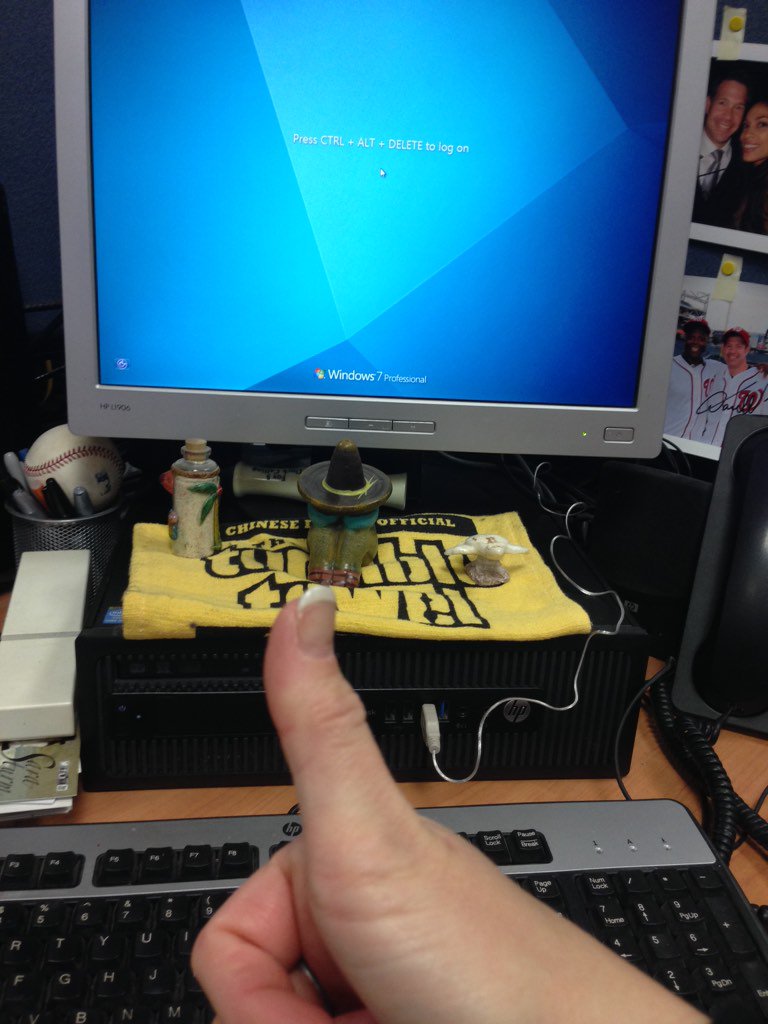 MeganJDice's tweet image. I was here! I borrowed your desk #fullnewsroom #thanks! #itsclean @stevechenevey