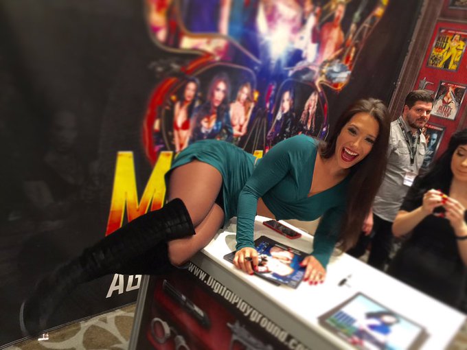 Photo: @MissEvaLovia 😍 at the @AEexpo #AEE #AEExpo #avn https://t.co/4i4Dwvh9El<a class="tags" href="/tag/missevalovia">@missevalovia</a><a class="tags" href="/tag/aeexpo">@aeexpo</a><a href="/tag/aee"class="tags">#AEE</a><a href="/tag/aeexpo"class="tags">#AEExpo</a><a href="/tag/avn"class="tags"><span>#avn</span></a>