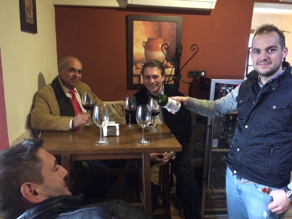 sgajete1's tweet photo. El Equipo de @BodegaJuanPavon por tierras de Jaén llevando por bandera los Vinos de La Rioja Alavesa @EgurenUgarte https://t.co/SYrkj0Yd2D