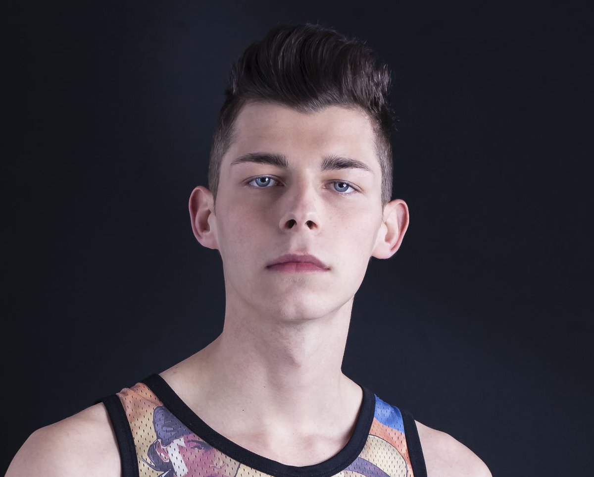 thetwinkplanet's tweet photo. The #picoftheday #gay #gaydude #gaysexy #gayabs #carloisland #model #fashion #teen #style #Fit #body #thetwinkplanet https://t.co/9ZS5wmQY7Z