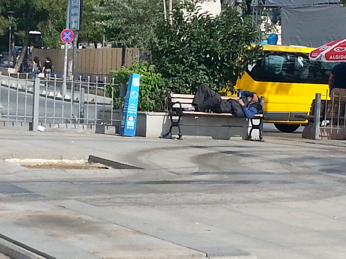 Omuzlarda sahipsizligin yükü çok ağır ... Şener Şen