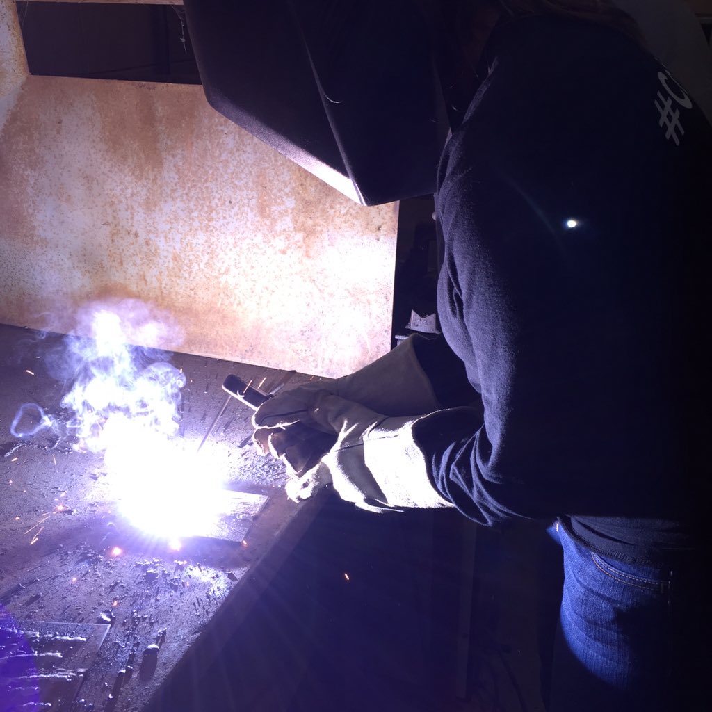 tschiebs's tweet image. Welding in #AEC4228 #TeachAg #AgLab